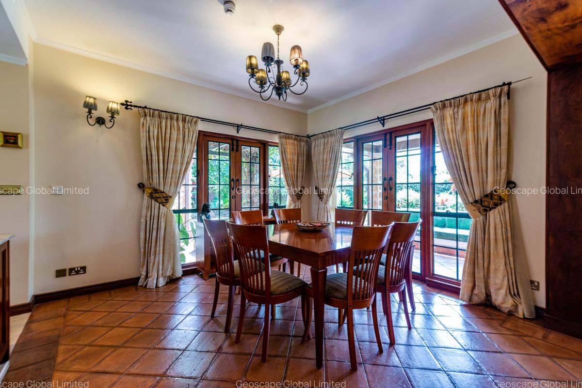 4 Bed House with En Suite in Ridgeways - 8
