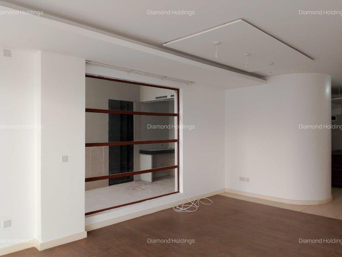 4 Bed Apartment with En Suite at Parklands - 8