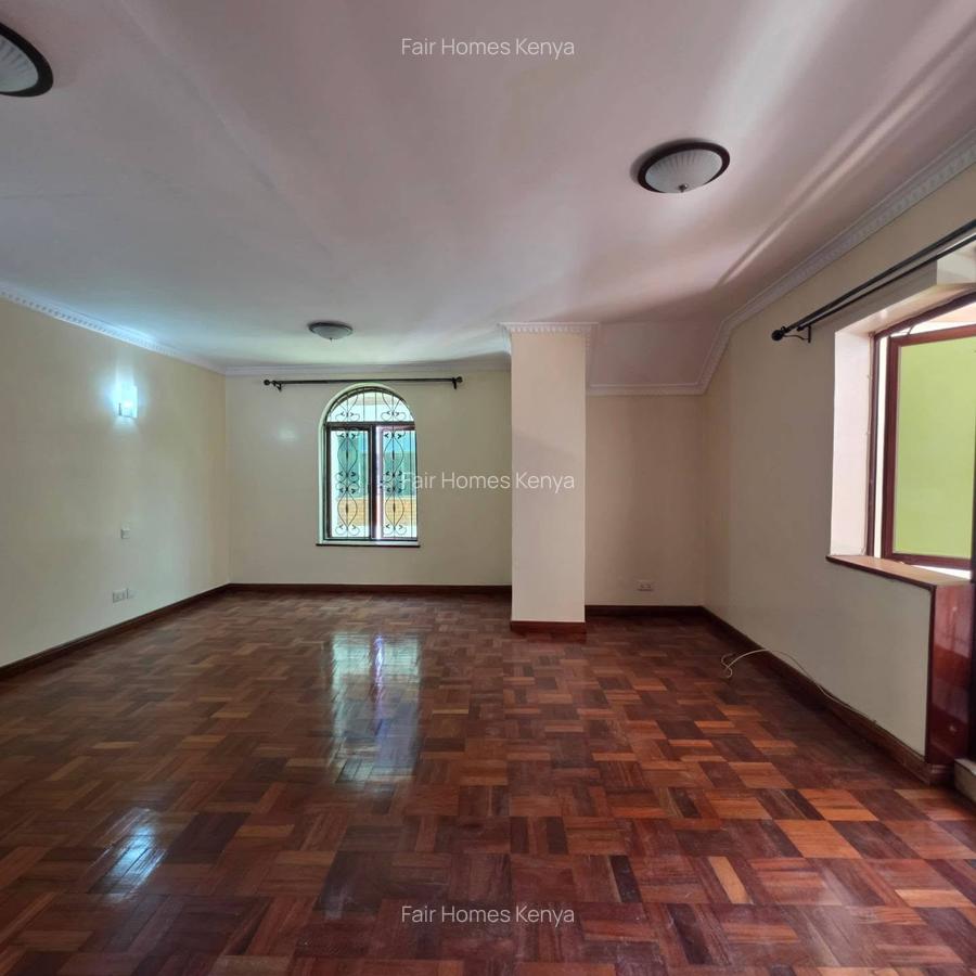 5 Bed Townhouse with En Suite at Othaya Road - 17