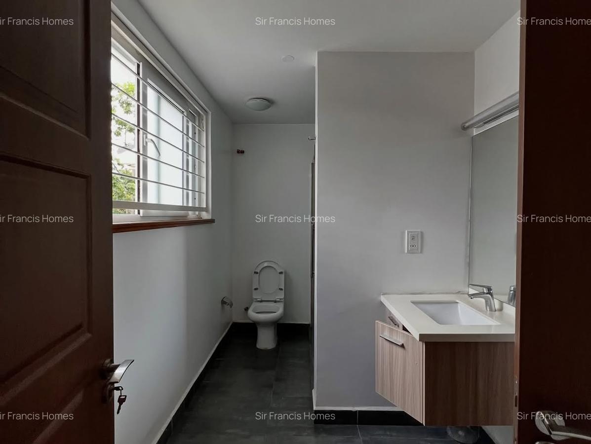 5 Bed Townhouse with En Suite at Lavington - 8