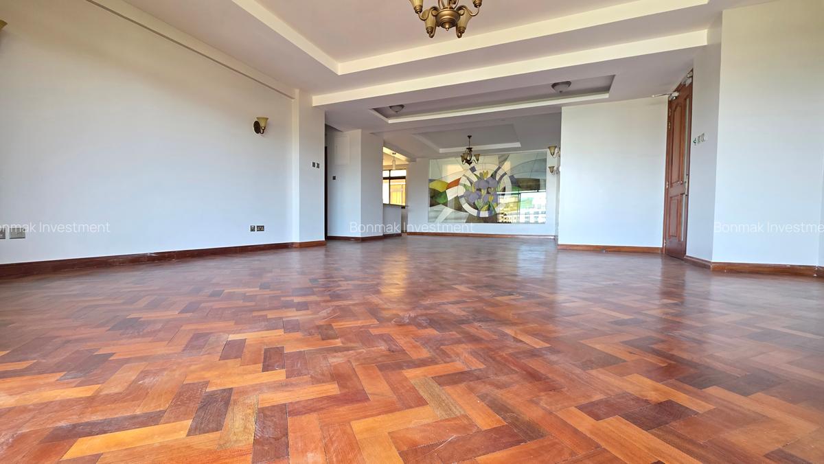4 Bed Apartment with En Suite at Riverside Drive - 4