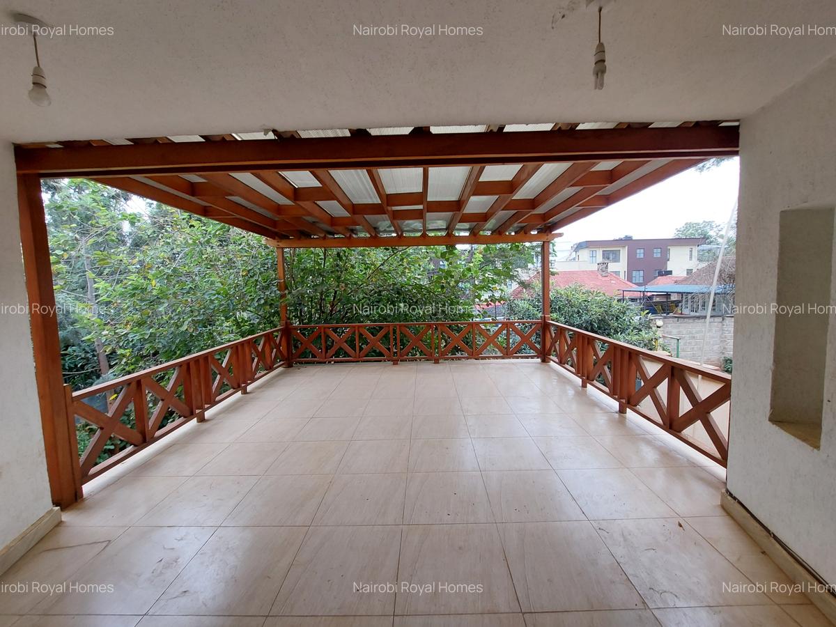 5 Bed Townhouse with En Suite at Lavington Convent Road - 12