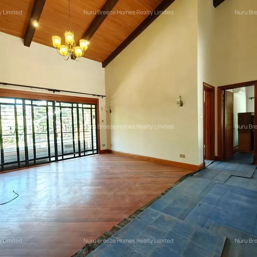 5 Bed Villa with En Suite in Lake View - 11