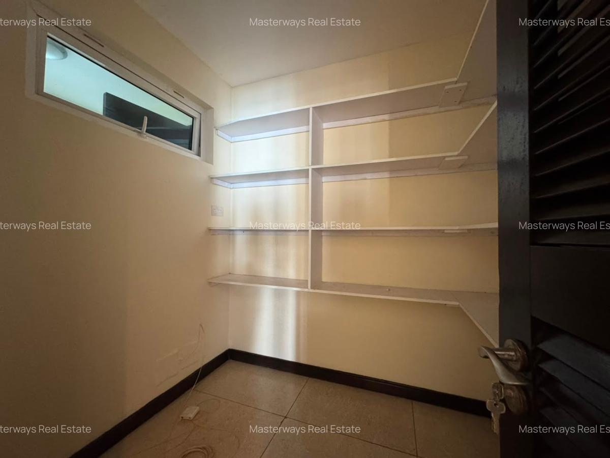 3 Bed Apartment with En Suite in Riverside - 4