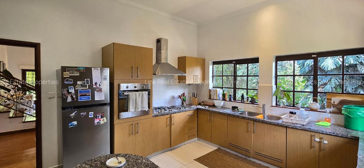 4 Bed Townhouse with En Suite in Spring Valley - 10