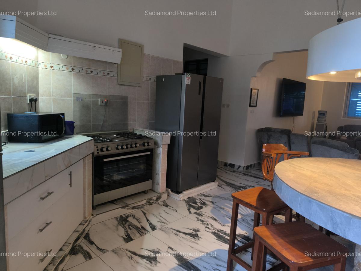 4 Bed House with En Suite at Serena Road - 2