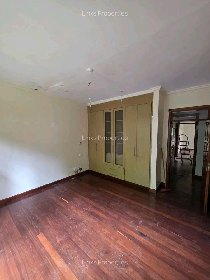 3 Bed Townhouse with En Suite at Karen - 7