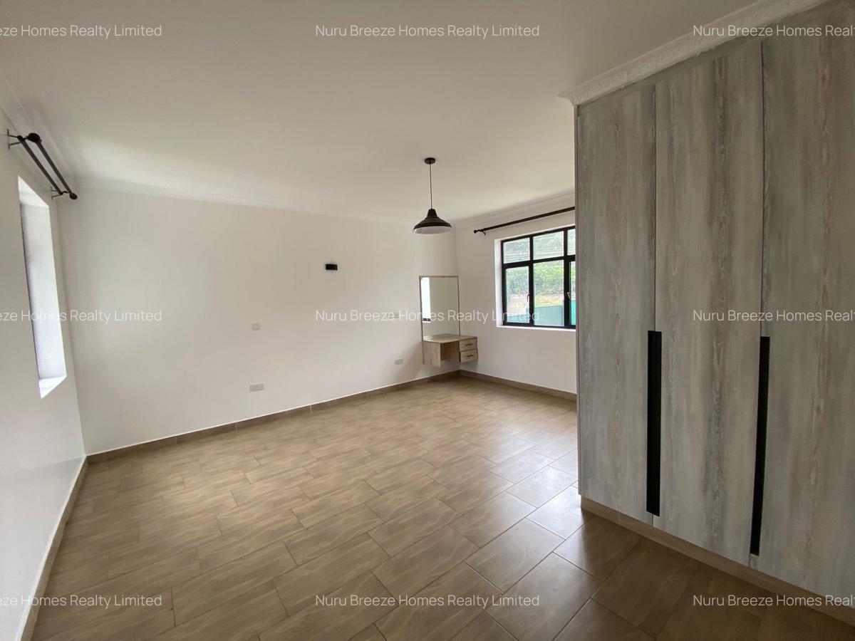 4 Bed Townhouse with En Suite in Ridgeways - 6