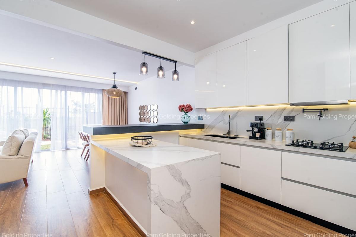 4 Bed Townhouse with Swimming Pool at Crawford Road - 2