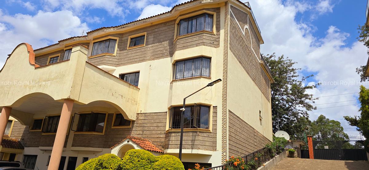 4 Bed Townhouse with En Suite at Grovelia Grove - 2