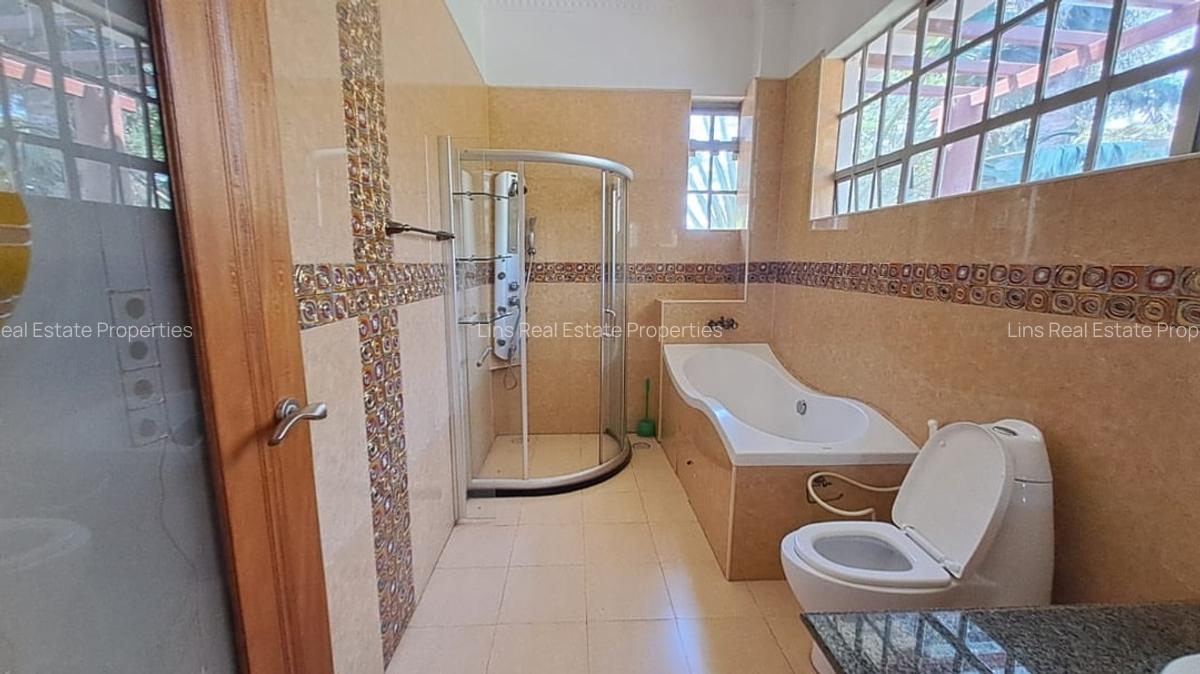 5 Bed House with En Suite in Nyari - 12