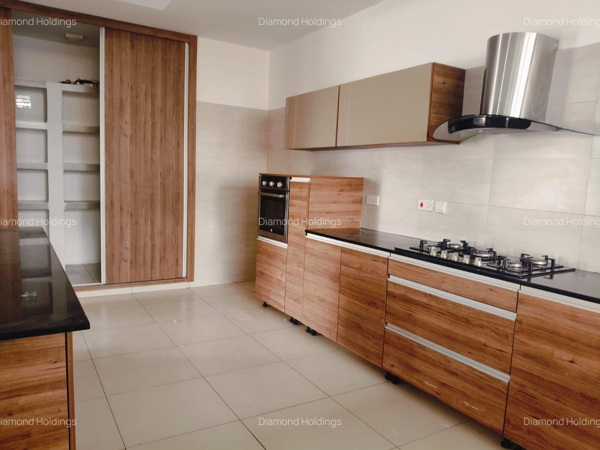 4 Bed Apartment with En Suite at Parklands - 4