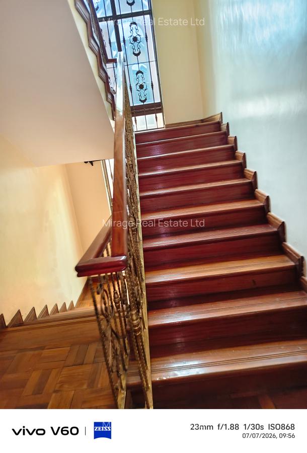 5 Bed Villa with En Suite in Lavington - 20