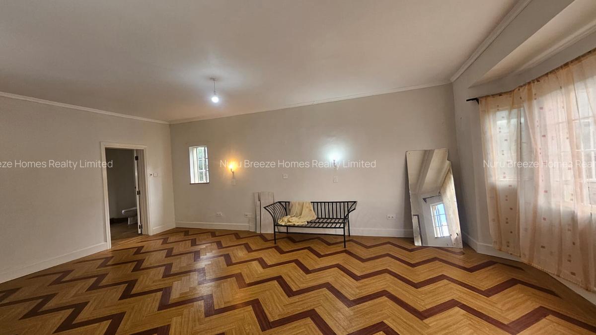 5 Bed House with En Suite in Runda - 10