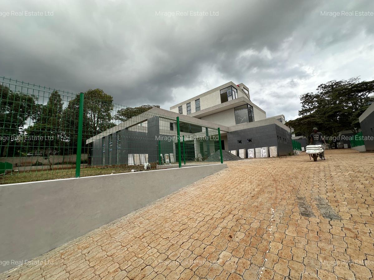 5 Bed Townhouse with En Suite in Karen - 2