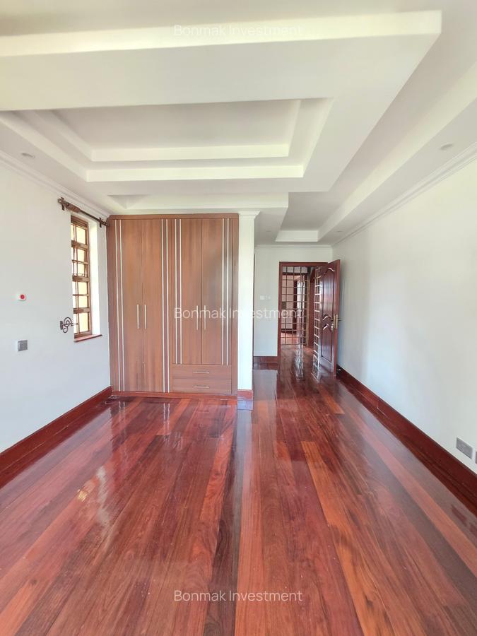 5 Bed House with En Suite at Old Runda - 20