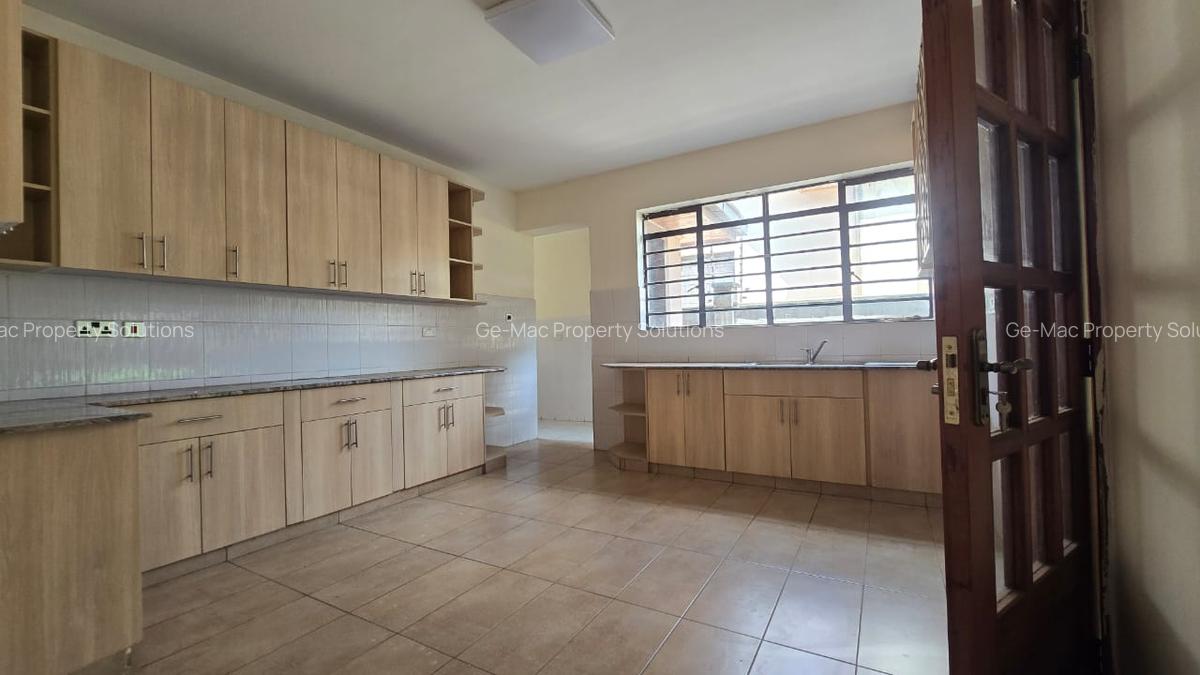 5 Bed Townhouse with En Suite in Lavington - 17