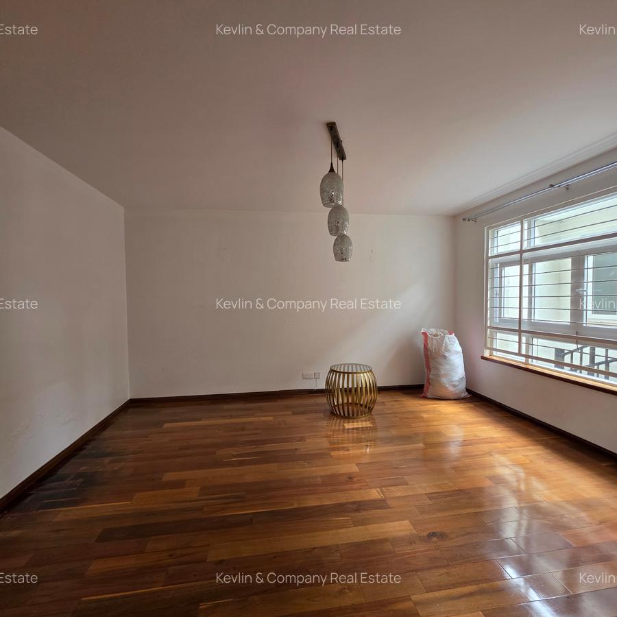 5 Bed Townhouse with En Suite in Lavington - 11