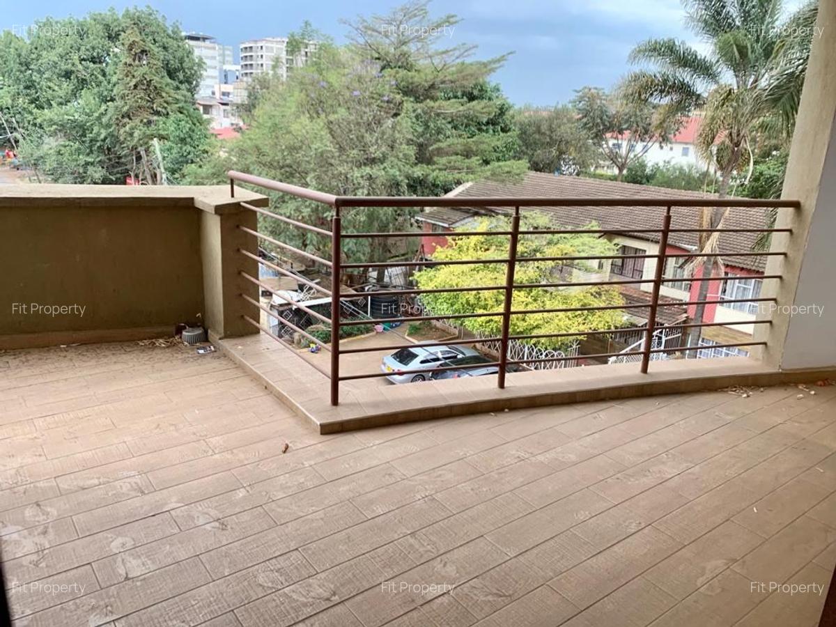 3 Bed Apartment with En Suite in Parklands - 12