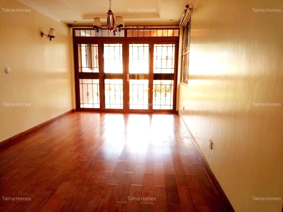5 Bed Townhouse with En Suite at Off Convent Drive - 12