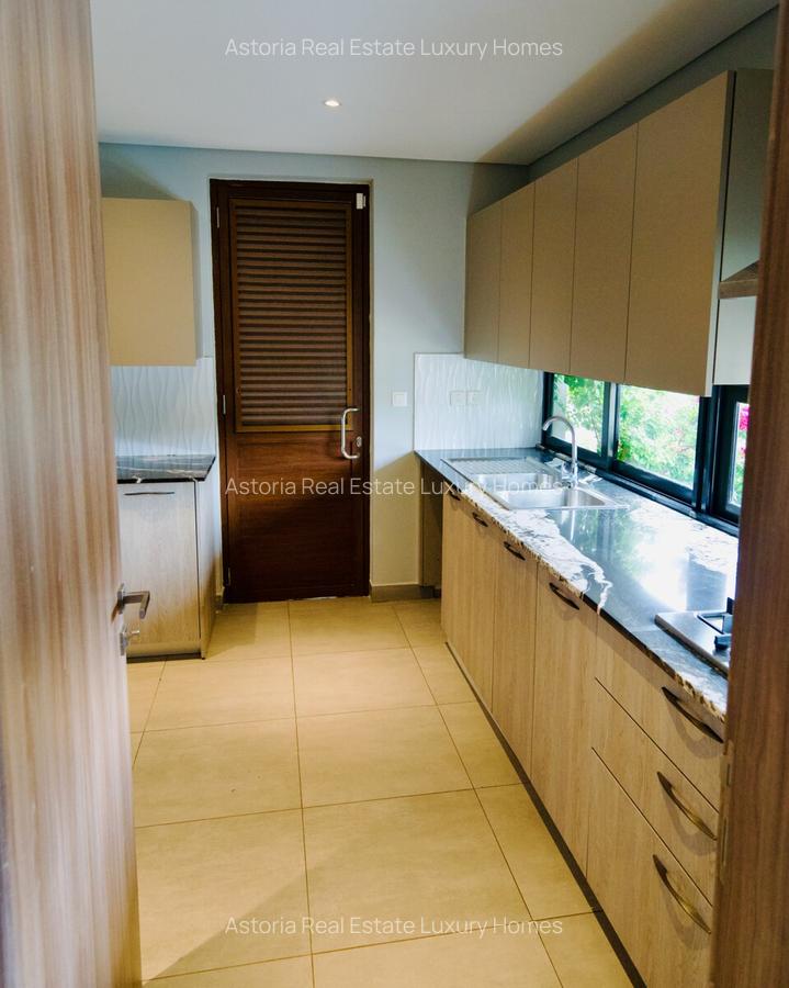 3 Bed Villa with En Suite at 2026-389 - 19
