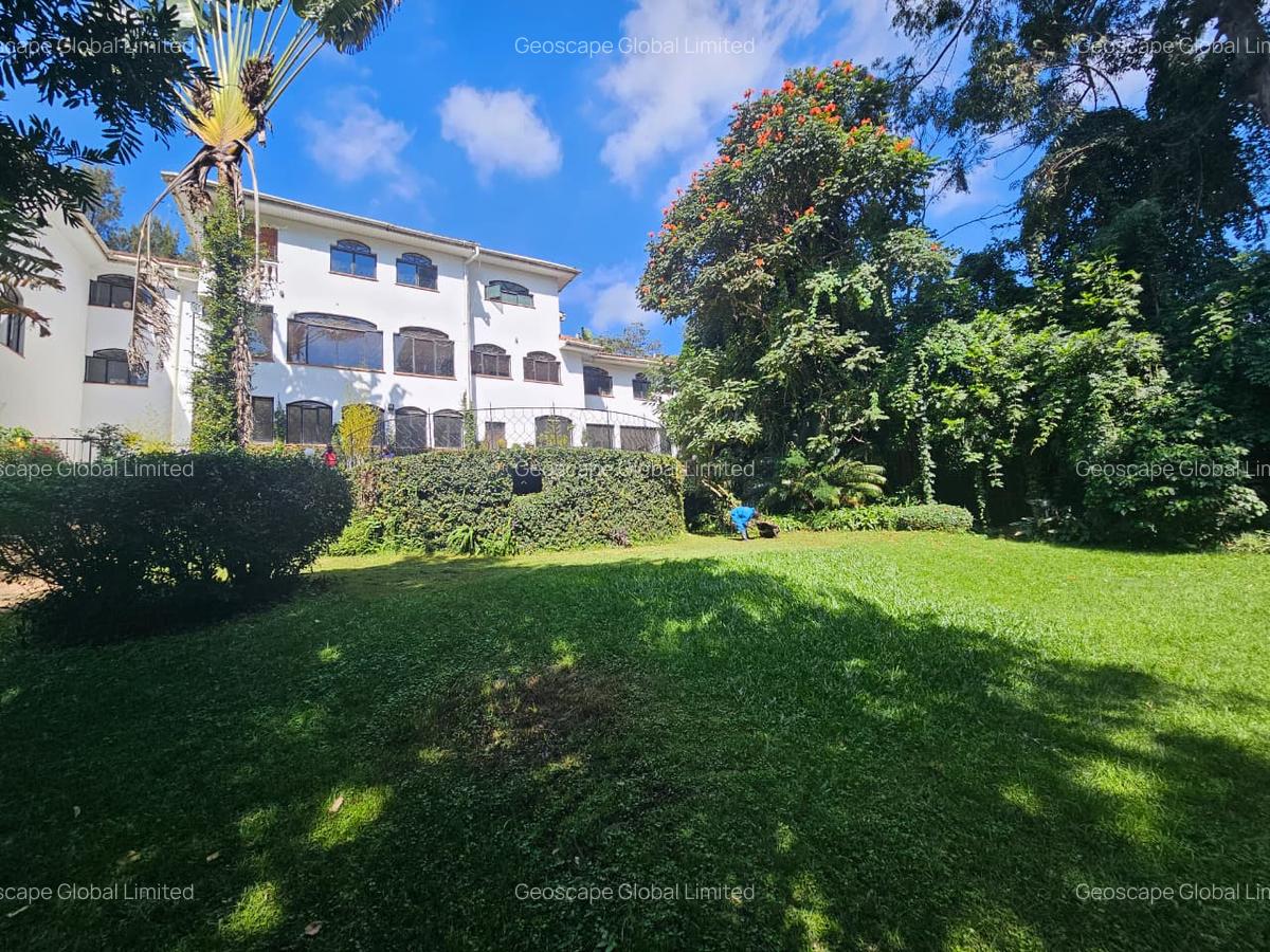 4 Bed House with En Suite in Nyari - 1