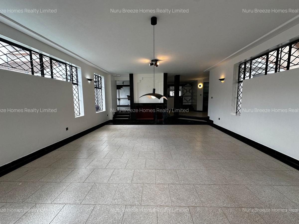 5 Bed House with En Suite in Runda - 2