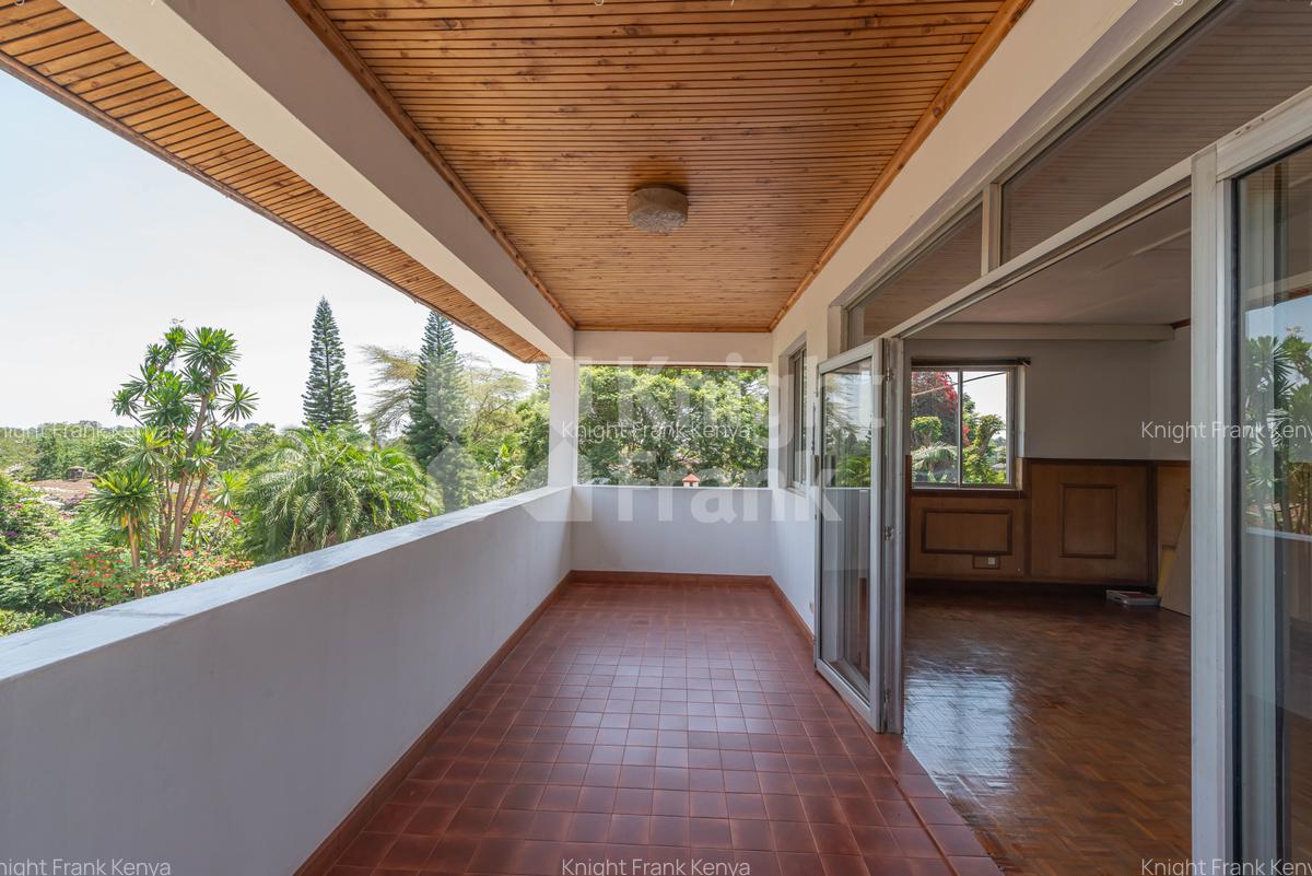 10 Bed House with Garden at Rosslyn Lone Tree - 15