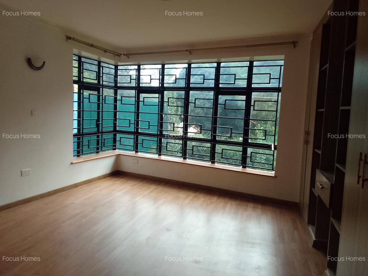 5 Bed Townhouse with En Suite in Lavington - 10