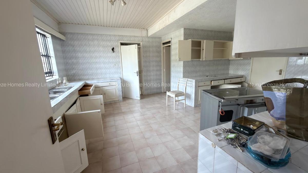 5 Bed House with En Suite in Gigiri - 3