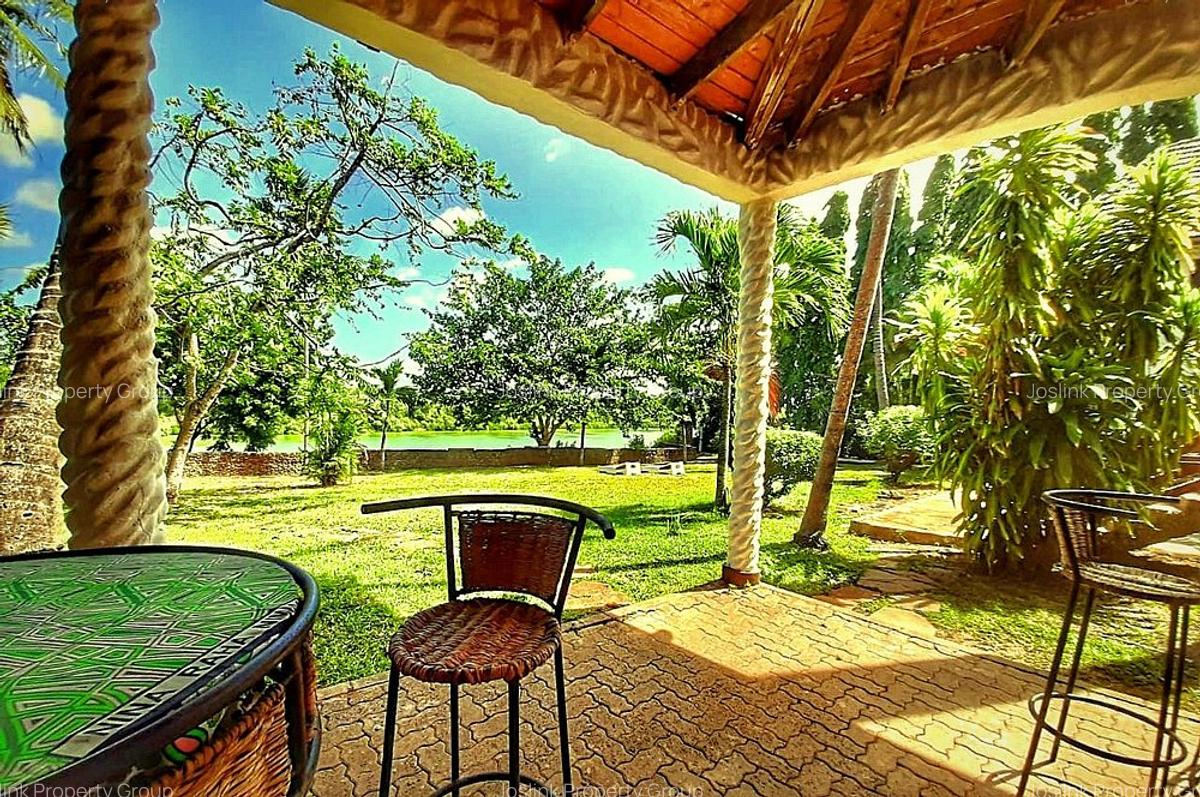 10 Bed Apartment in Nyali Area - 13