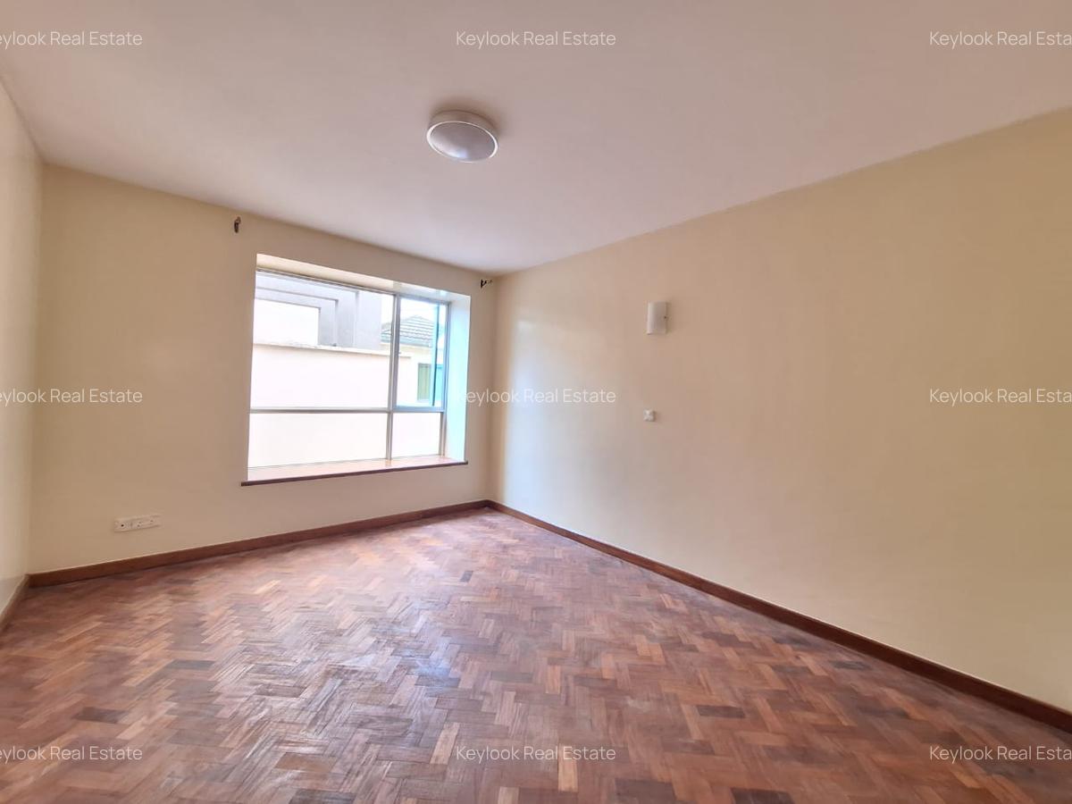 5 Bed Townhouse with En Suite at Lavington Green - 3