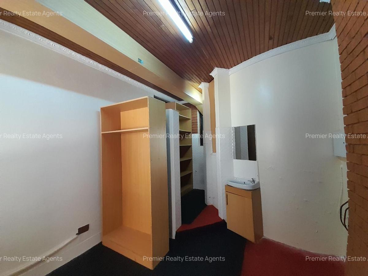 5 Bed Villa with En Suite at Rhapta Road - 17