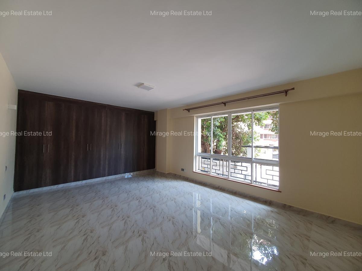 4 Bed Apartment with En Suite in Parklands - 2