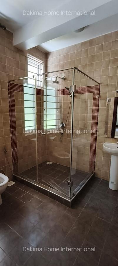 5 Bed Townhouse with En Suite in Rosslyn - 16