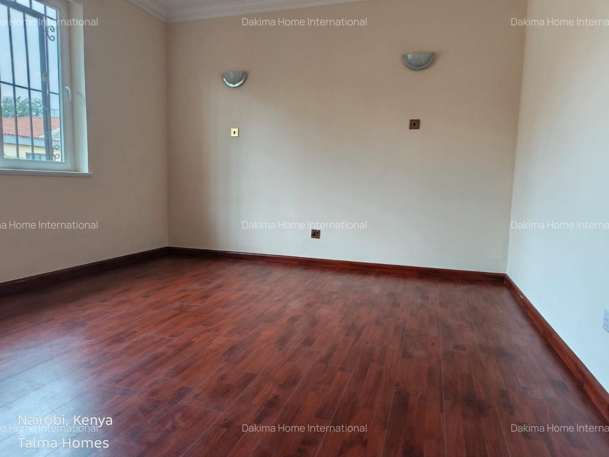 4 Bed Townhouse with En Suite in Brookside - 8