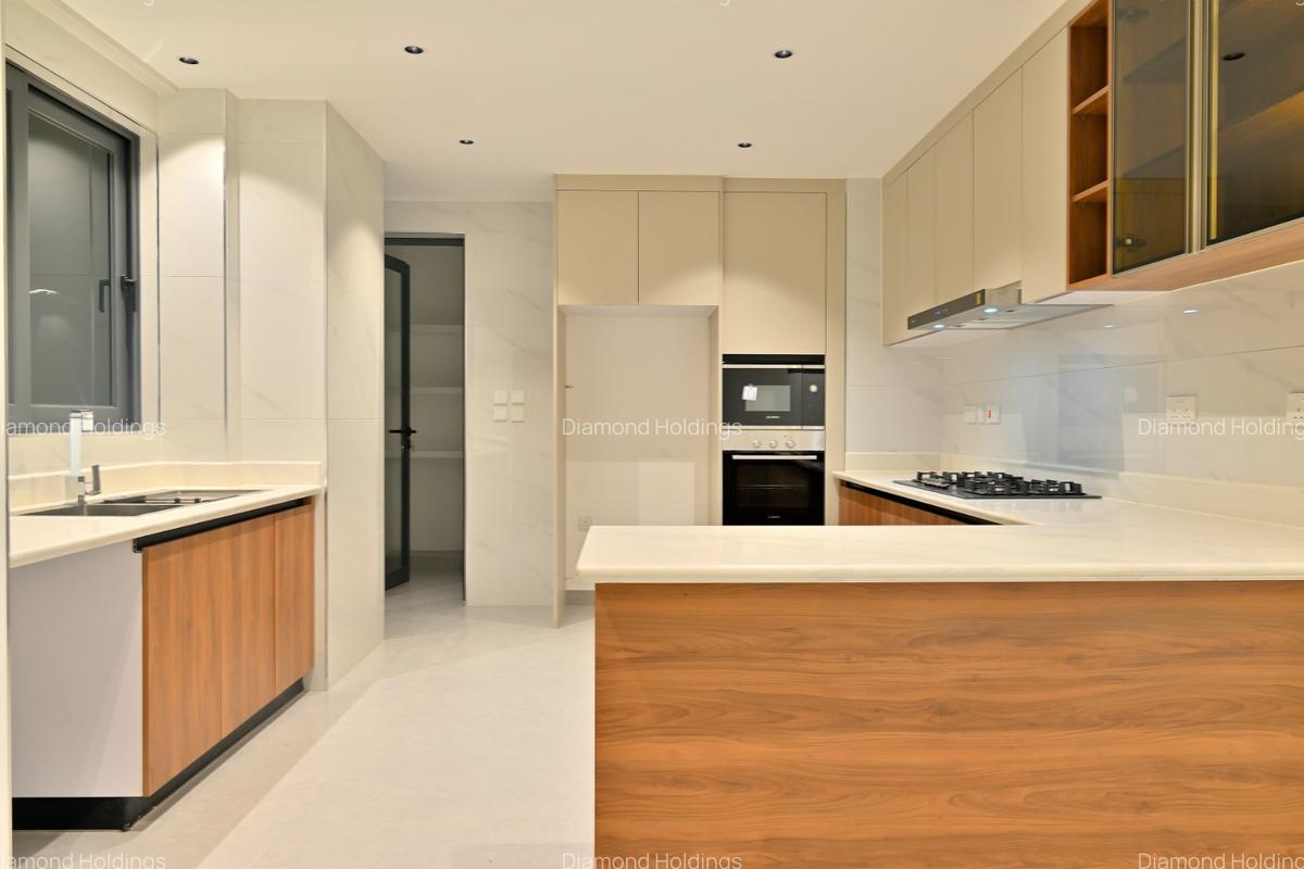 2 Bed Apartment with En Suite in General Mathenge - 2