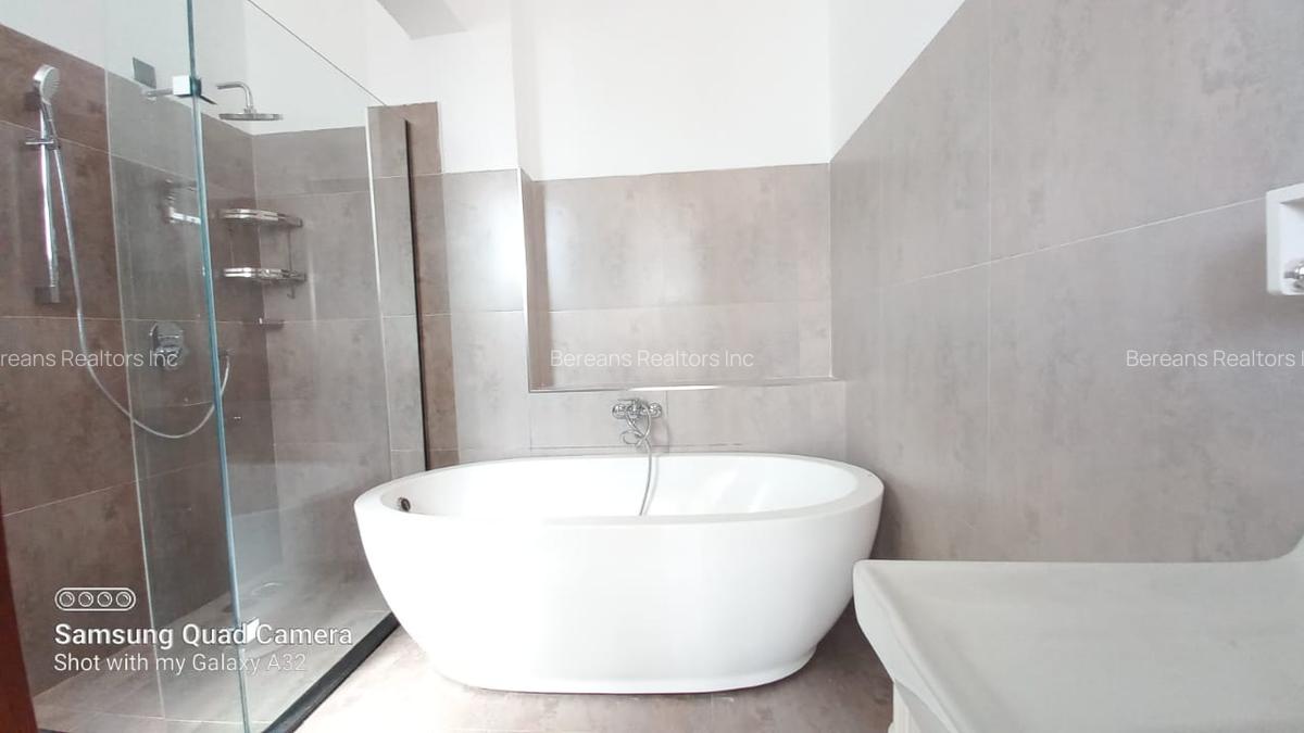 4 Bed Apartment with En Suite in General Mathenge - 13