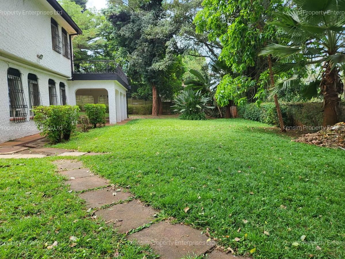 4 Bed House with En Suite in Hill View - 15