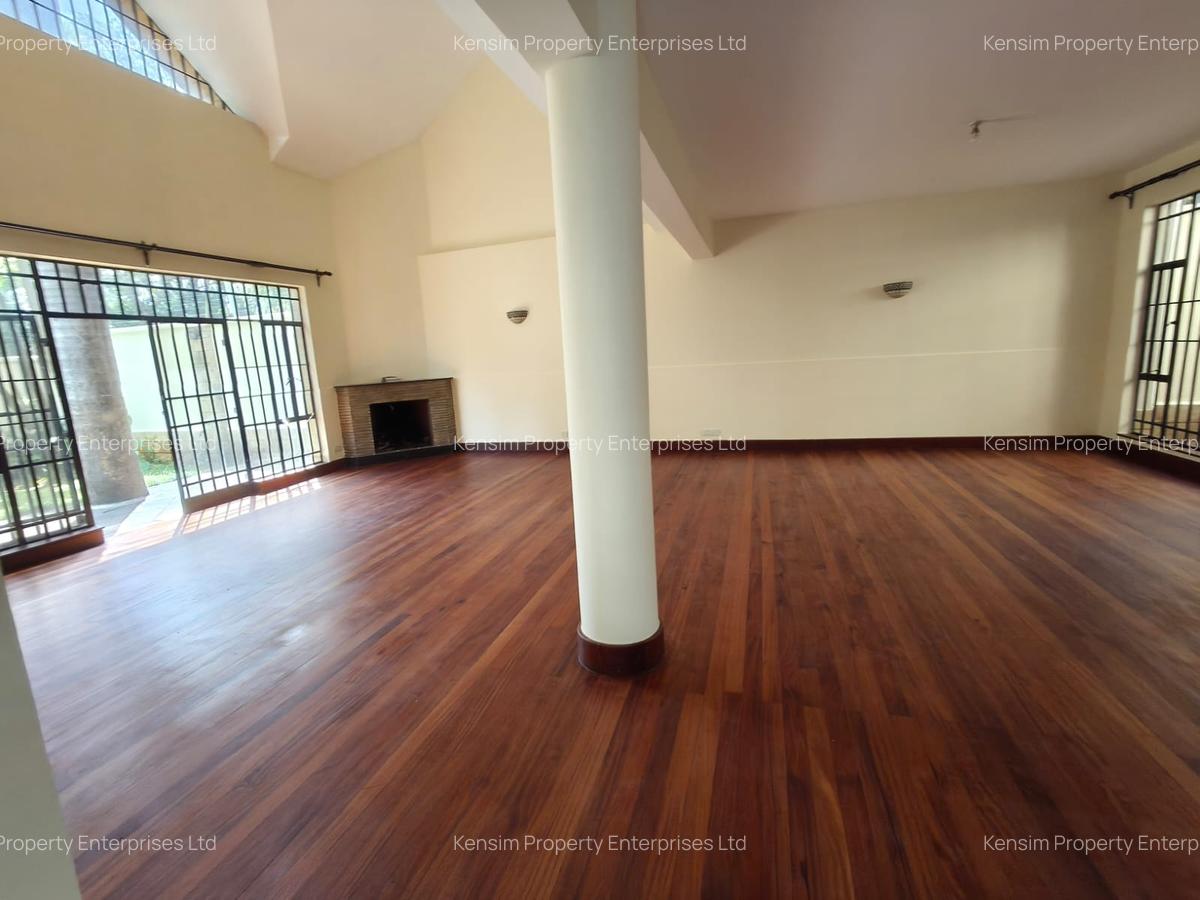5 Bed Townhouse with En Suite in Lavington - 2