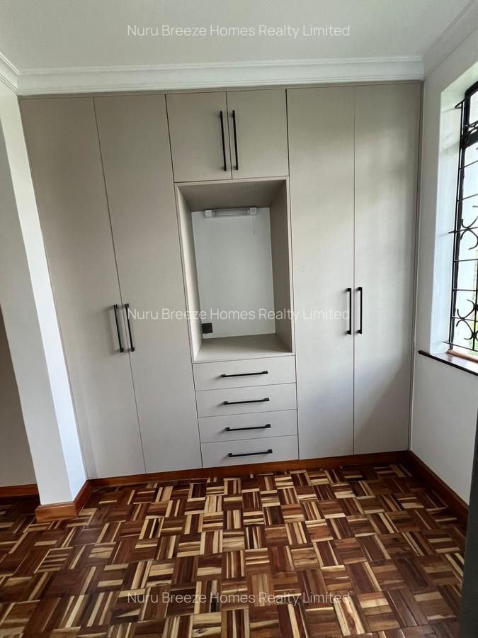 5 Bed House with En Suite in Garden Estate - 19