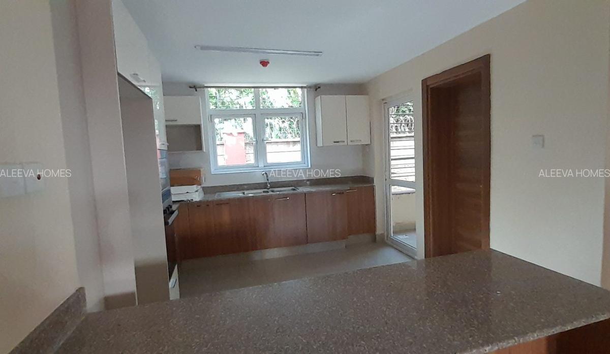 3 Bed Apartment with En Suite in Kilimani - 4