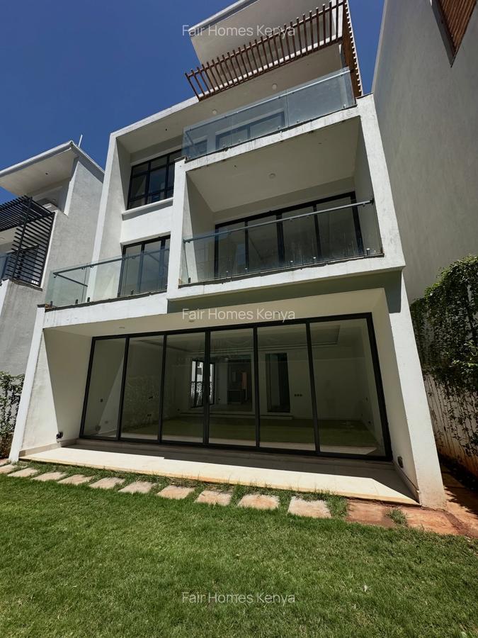 5 Bed Townhouse with En Suite at Lavington Green - 5