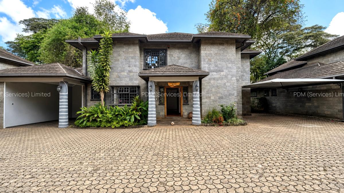 4 Bed Villa with En Suite in Spring Valley - 1