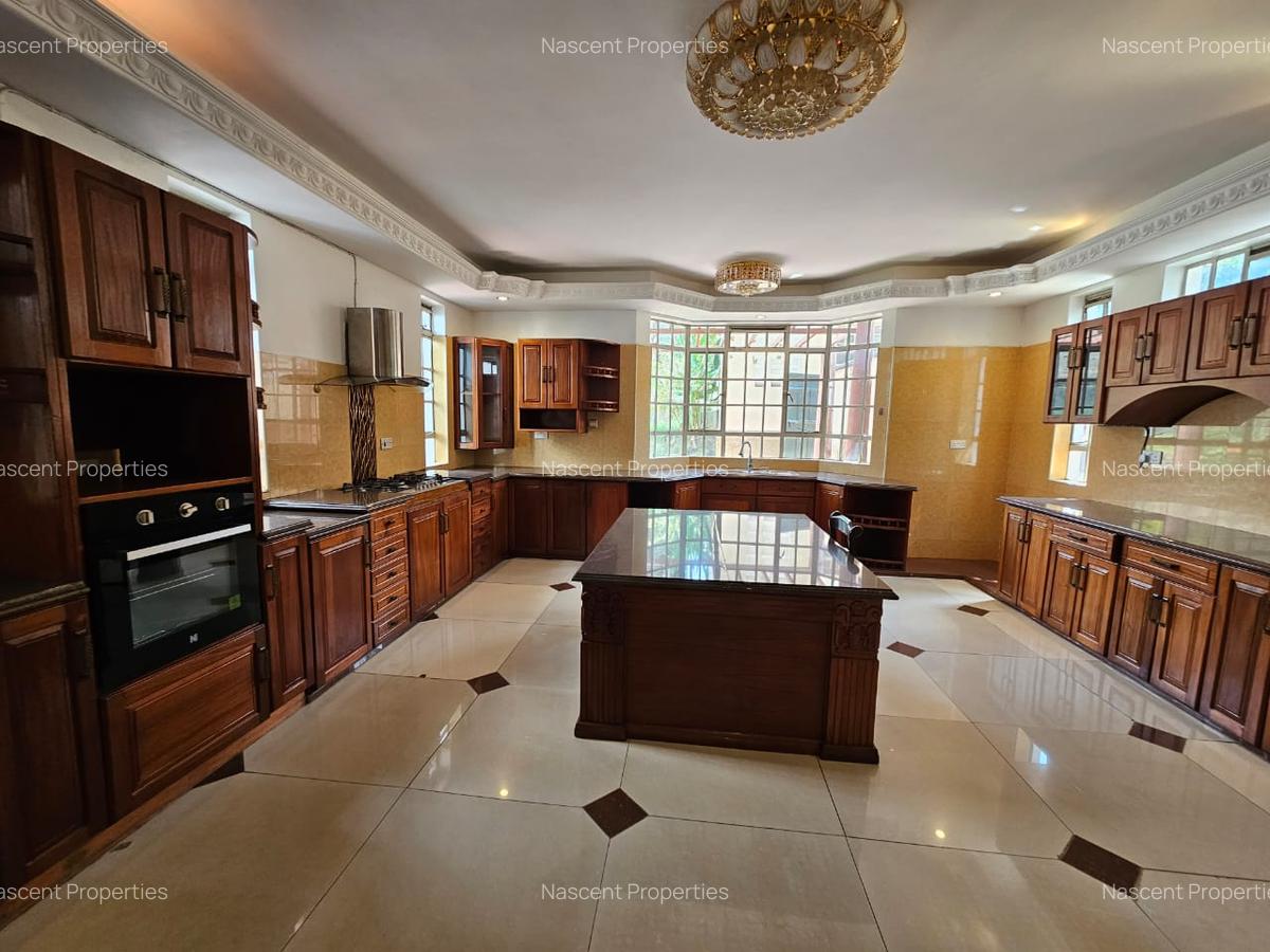 5 Bed House with En Suite in Nyari - 12