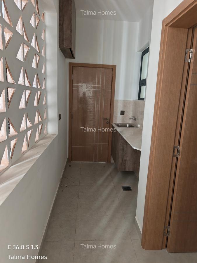 3 Bed Apartment with En Suite at Brookside Area - 8