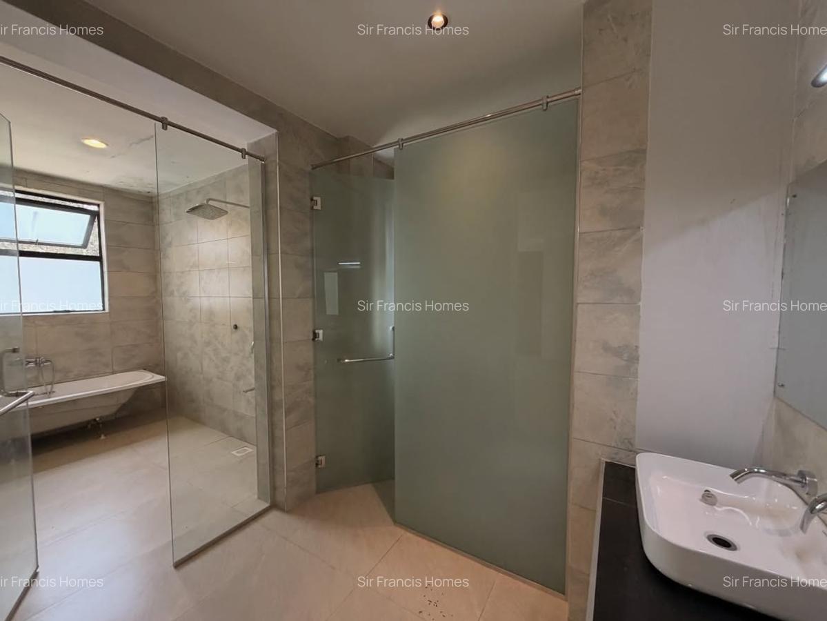 5 Bed Villa with En Suite at Tree Lane - 6