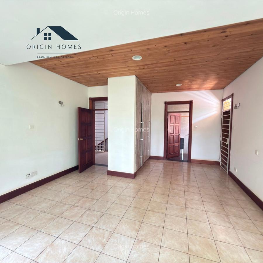 5 Bed House with En Suite at Rosslyn - 14