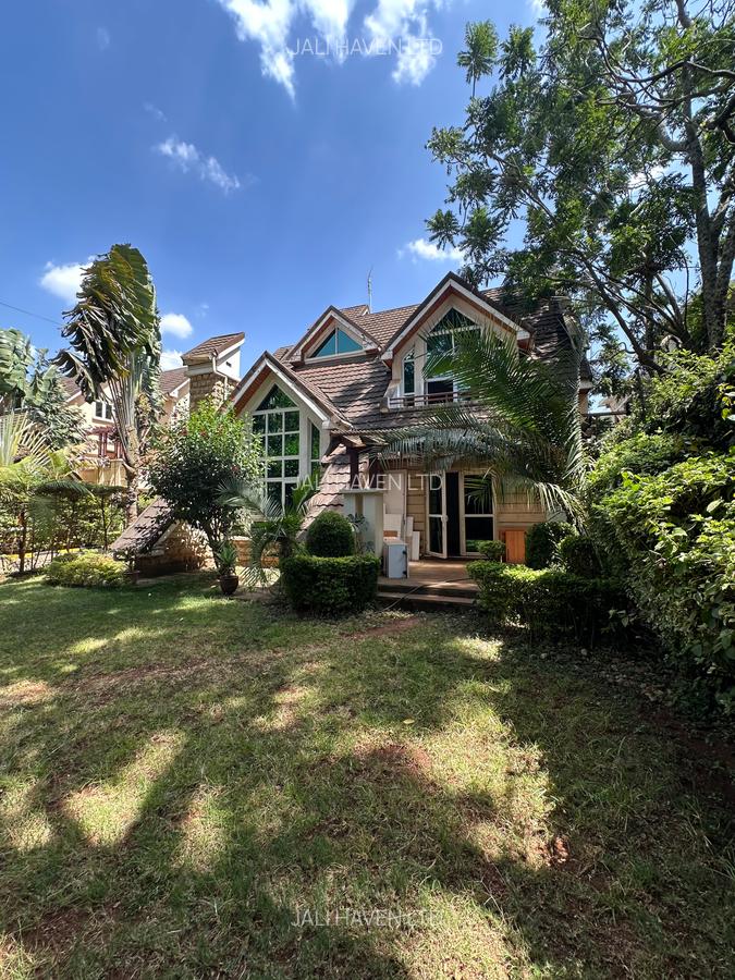 5 Bed Villa with En Suite in Lavington - 1
