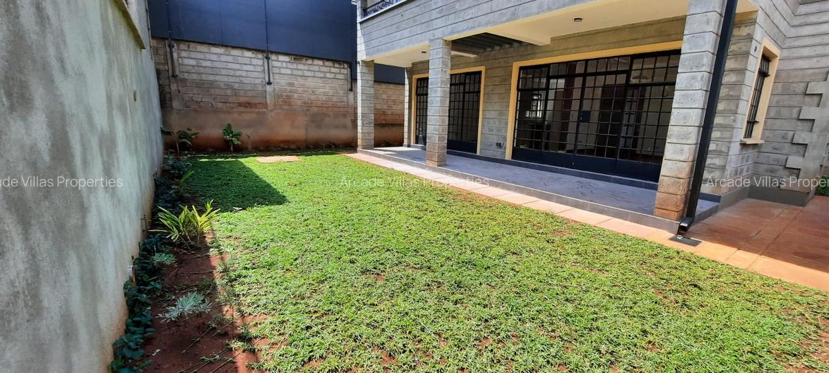 5 Bed Townhouse with En Suite in Lavington - 2